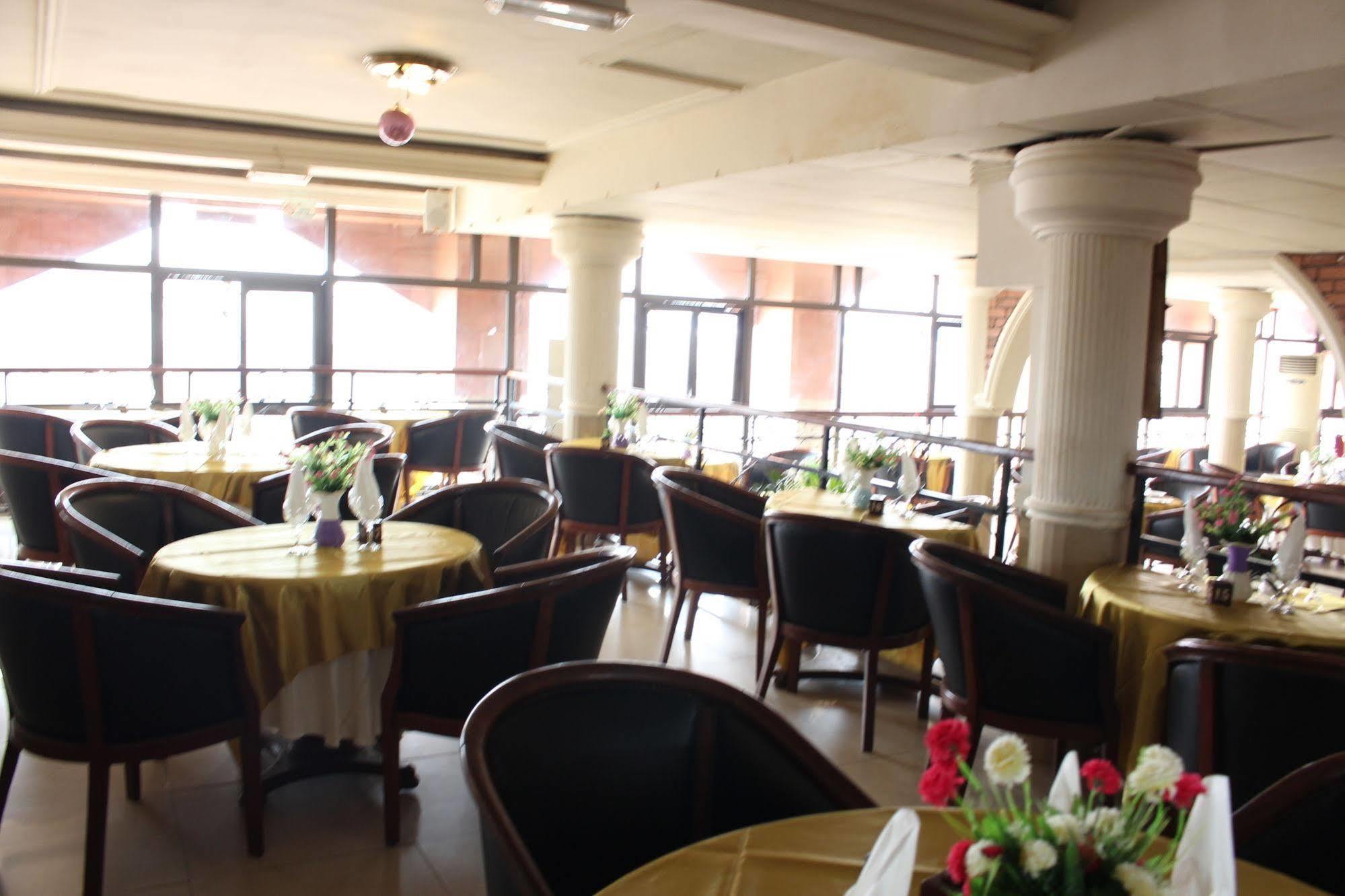Hotel Santa Lucia Yaoundé Εξωτερικό φωτογραφία