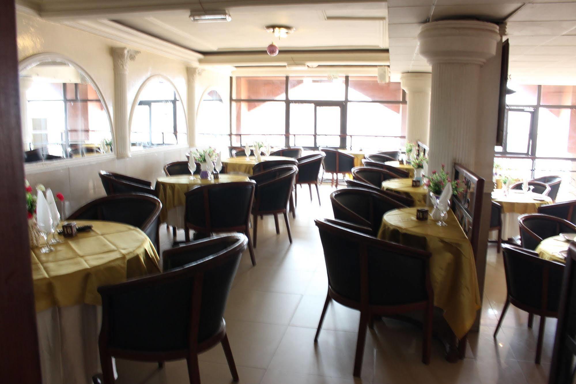 Hotel Santa Lucia Yaoundé Εξωτερικό φωτογραφία