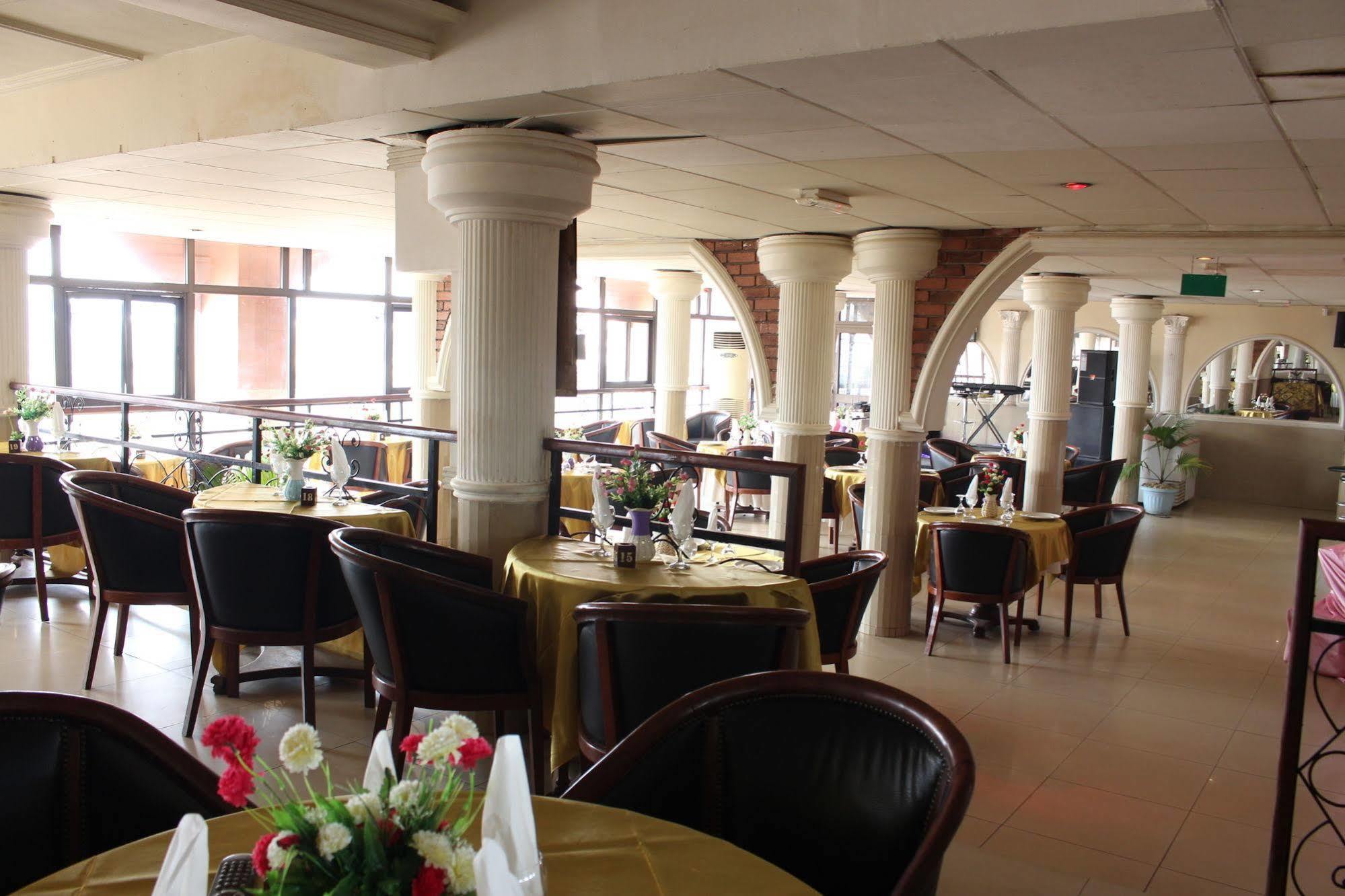 Hotel Santa Lucia Yaoundé Εξωτερικό φωτογραφία