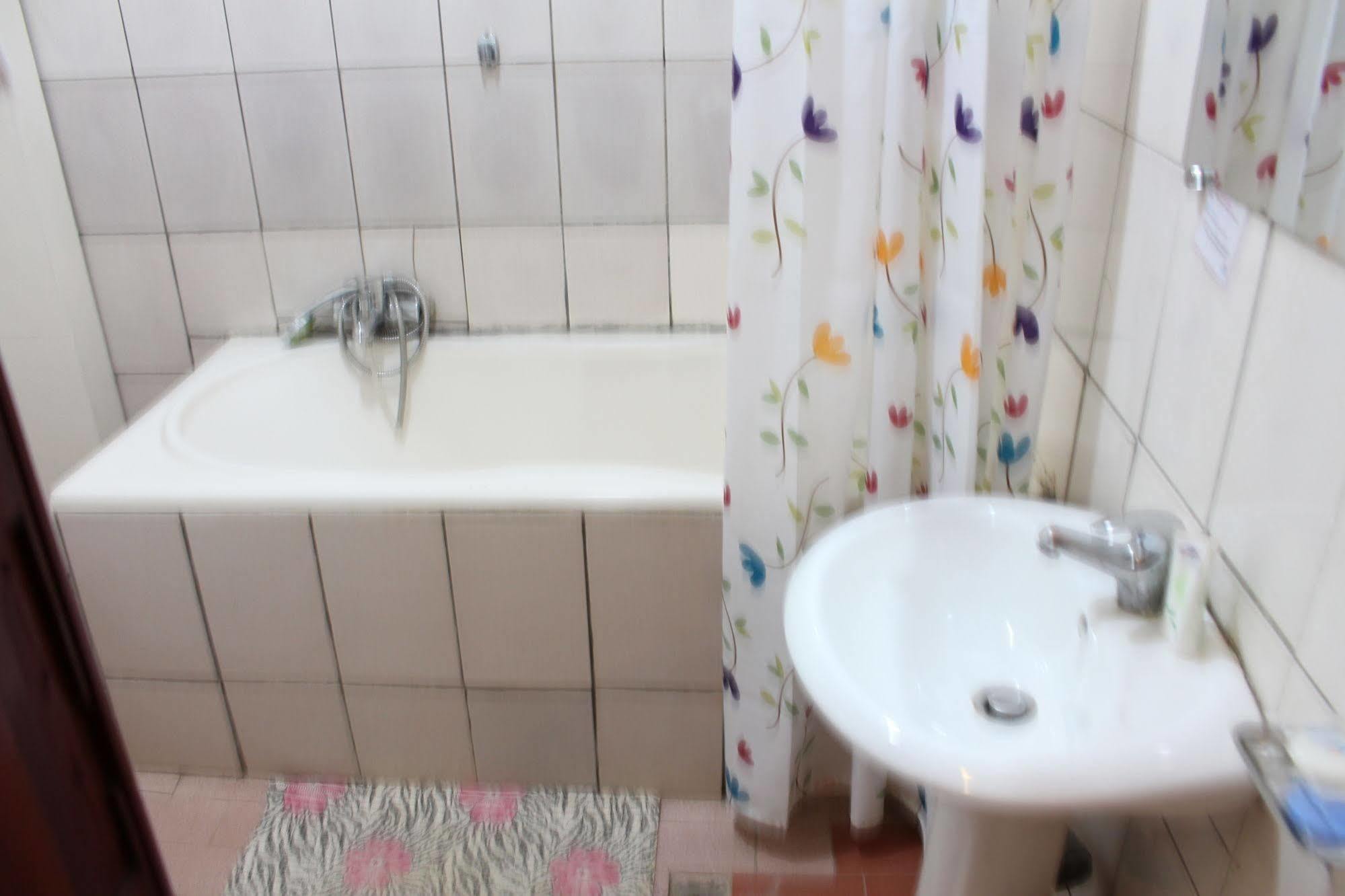 Hotel Santa Lucia Yaoundé Εξωτερικό φωτογραφία